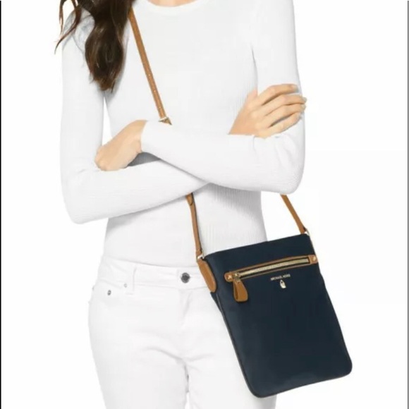 Michael Kors Handbags - Micheal Kors Kelsey Large Crossbody NWOT